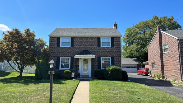 Springfield, PA home with a roof installed by Porter Family Exteriors