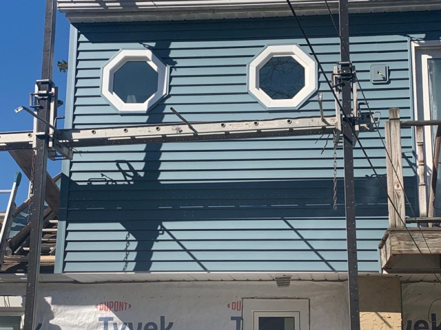 Porter Family installs new Wedgewood Blue siding from Certainteed on this Cape Cod home