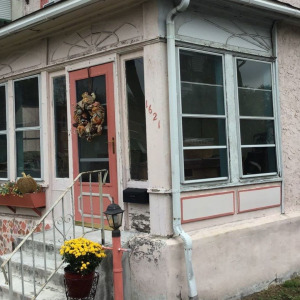 House that is in need of Stucco repair or stucco remediation.