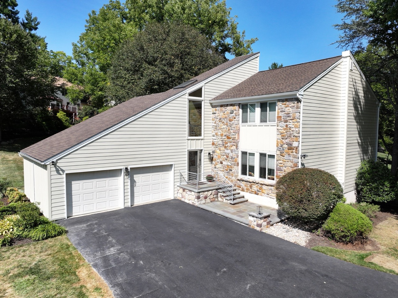 siding and roof replacement on bryn mawr home