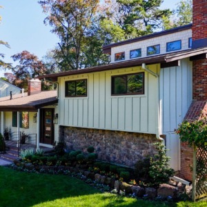 Angled view of James Hardie siding and Stonecraft stone on Medford NJ home