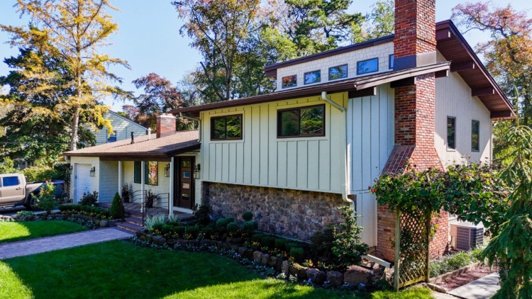 Angled view of James Hardie siding and Stonecraft stone on Medford NJ home