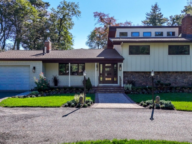 Finished Medford NJ front exterior with James Hardie siding and Stonecraft stone