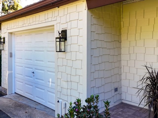 James Hardie staggered shake siding installed around garage in Medford NJ